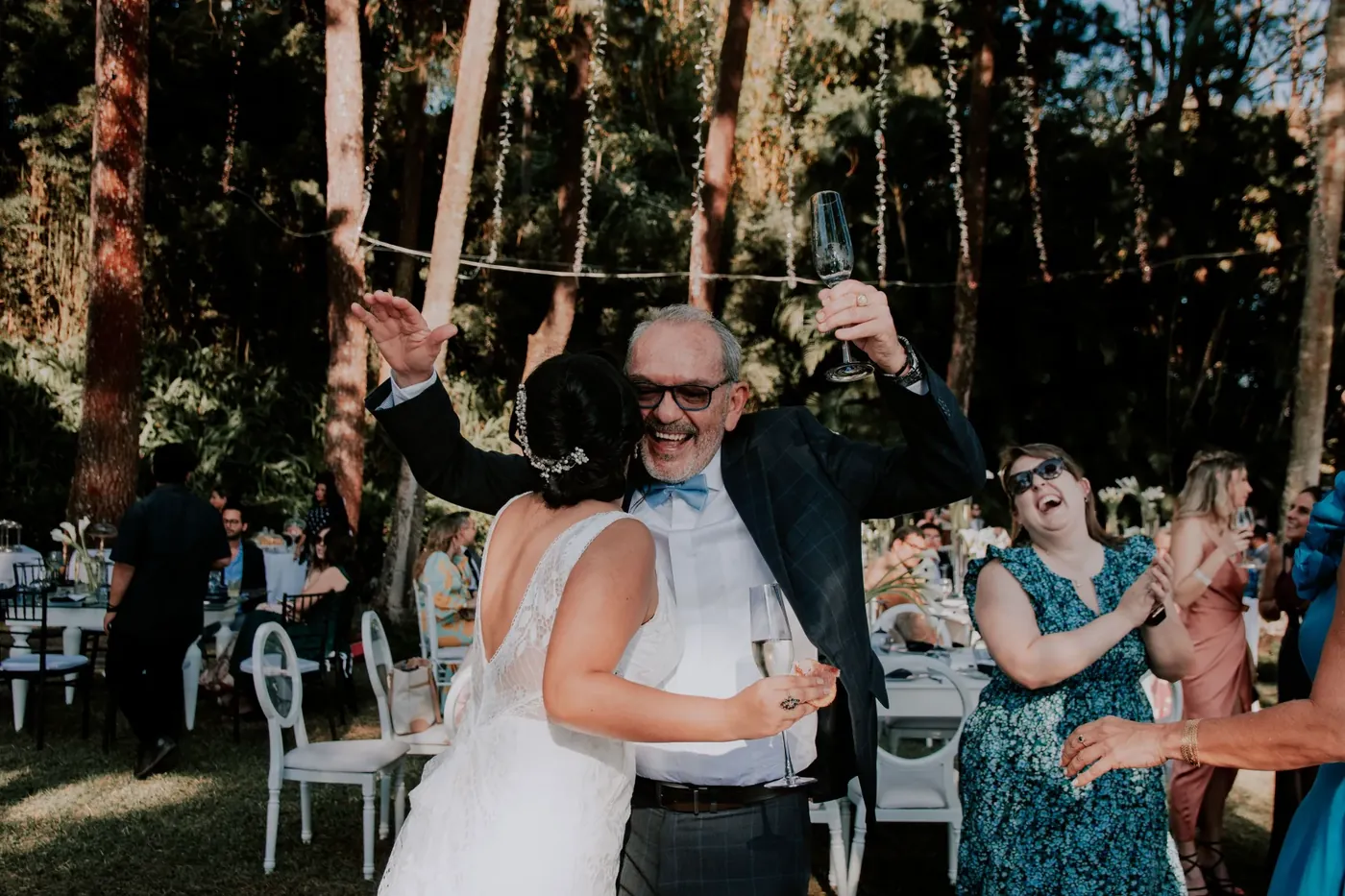 Guests Dancing · Devon